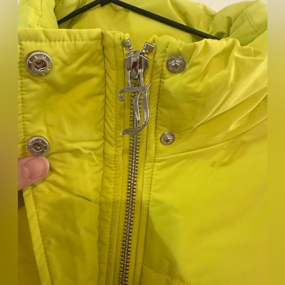 Juicy Couture Women's Puffer Jacket in Bright Yellow - Picture 4 of 7